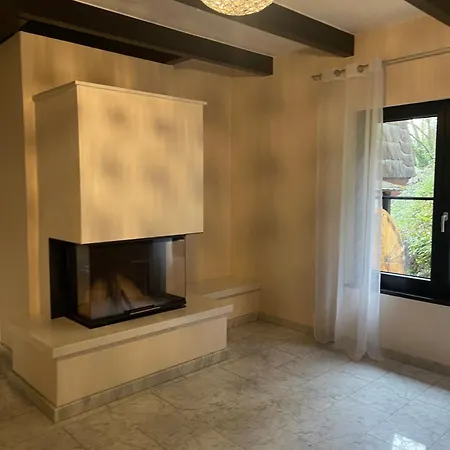 Apartment Gehobene Mit Grosser Terrasse Eigenem Garten Und Teich Ideal Sich Wohl Zu Fuehlen