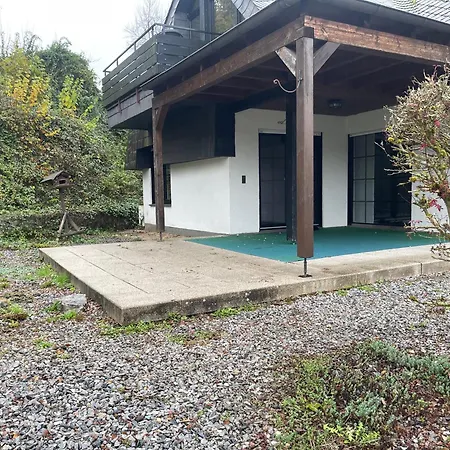Gehobene Mit Grosser Terrasse Eigenem Garten Und Teich Ideal Sich Wohl Zu Fuehlen Hadamar