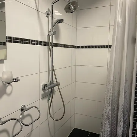 Gehobene Mit Grosser Terrasse Eigenem Garten Und Teich Ideal Sich Wohl Zu Fuehlen