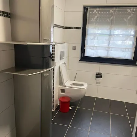 Gehobene Mit Grosser Terrasse Eigenem Garten Und Teich Ideal Sich Wohl Zu Fuehlen Apartment *