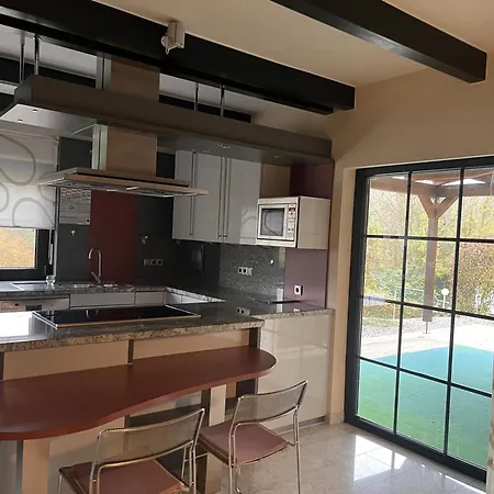 Apartment Gehobene Mit Grosser Terrasse Eigenem Garten Und Teich Ideal Sich Wohl Zu Fuehlen *