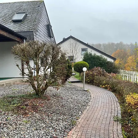 Apartment Gehobene Mit Grosser Terrasse Eigenem Garten Und Teich Ideal Sich Wohl Zu Fuehlen