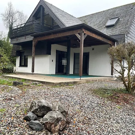 Gehobene Mit Grosser Terrasse Eigenem Garten Und Teich Ideal Sich Wohl Zu Fuehlen * Hadamar